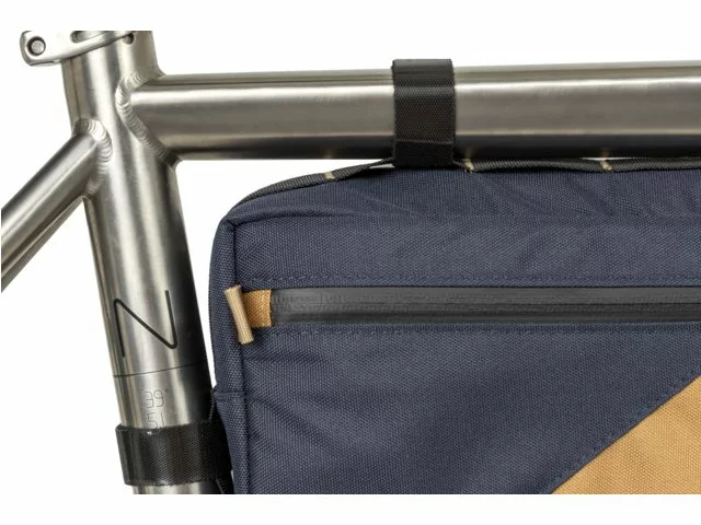 AGU Venture Steltaske Medium Blå/Armagnac 4 AGU Venture Steltaske Medium Blå/Armagnac - Billede 2